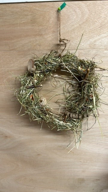 How to make a Christmas Hay Wreath!